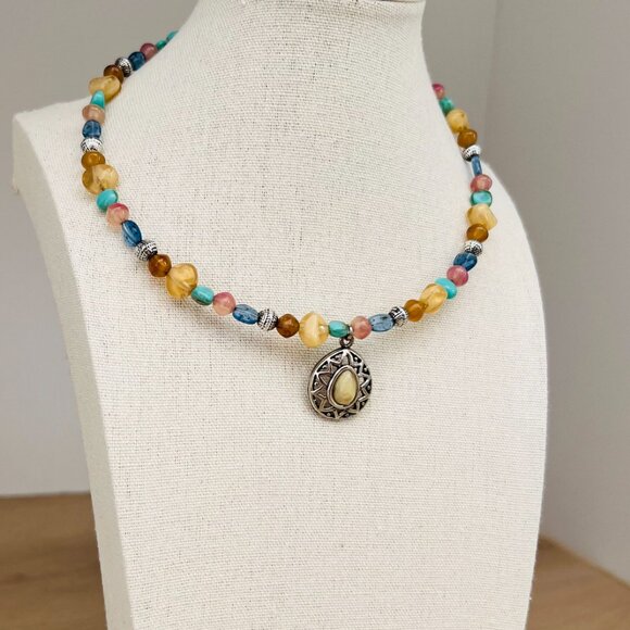 Handmade Memory Wire Choker Agate Pendant & Multicolored Beads / 90s Aesthetic - Picture 4 of 14